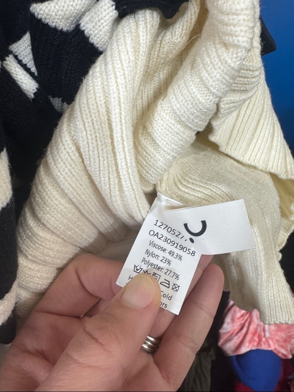 Sweater Size Extra Large - Picture 3 of 3